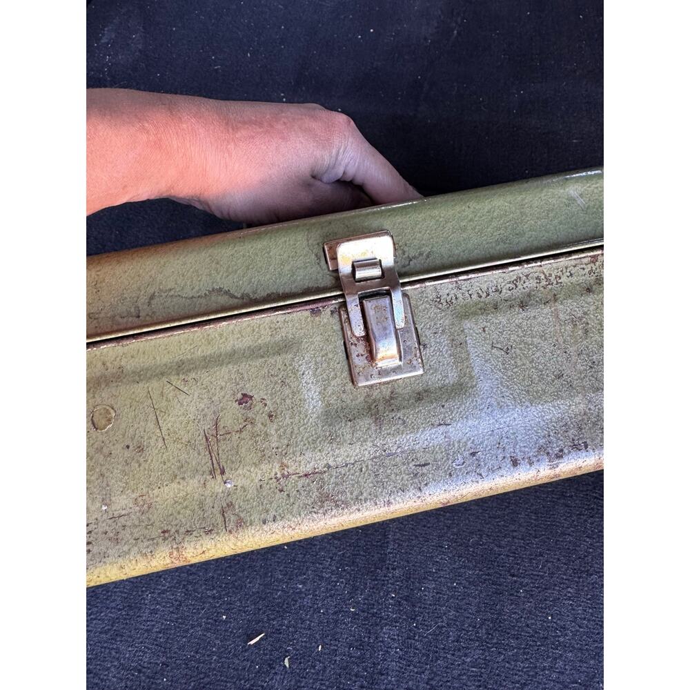 Metal olive Green utility box rustic patina w/tray vintage 60s 70s industrial - Picture 8 of 16